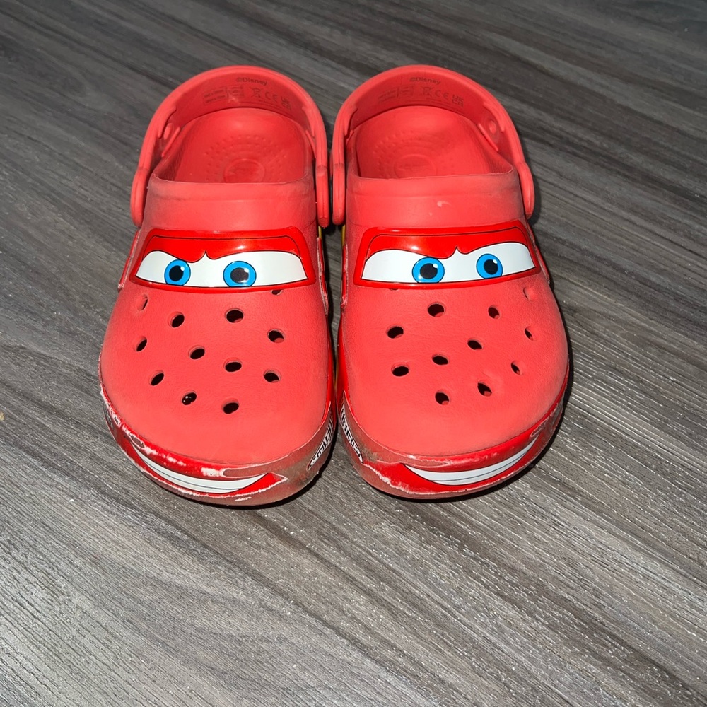 Lightning McQueen Crocs - Picture 1 of 5